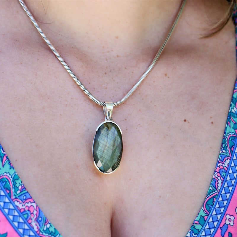 labradorite oval silver gemstone pendant