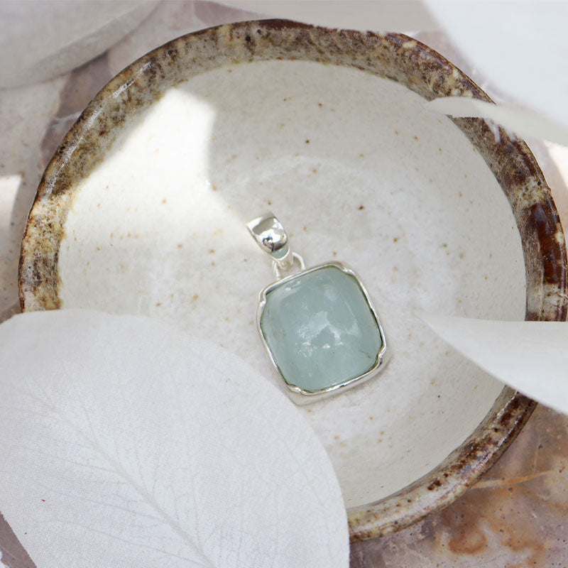 aquamarine silver gemstone pendant