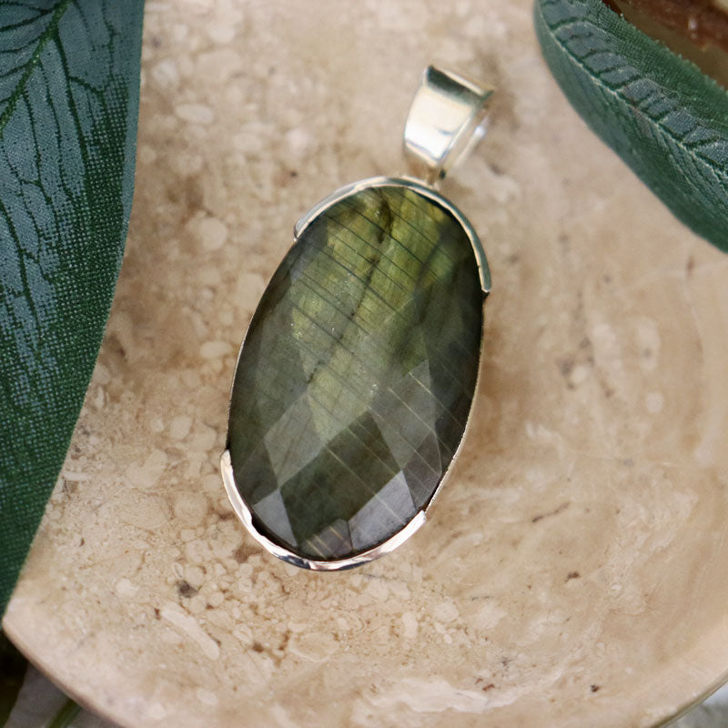 labradorite oval silver gemstone pendant