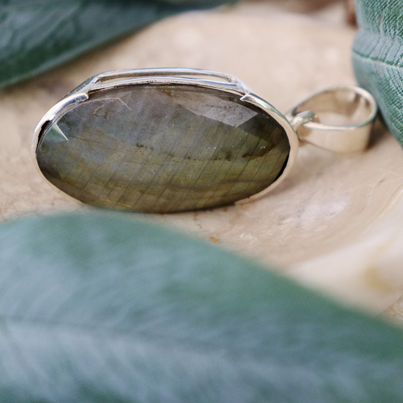 labradorite oval silver gemstone pendant