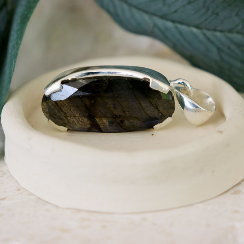 labradorite oval silver gemstone pendant