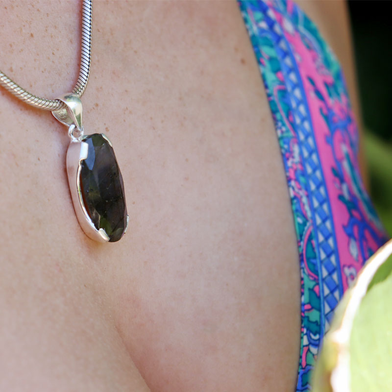 labradorite oval silver gemstone pendant