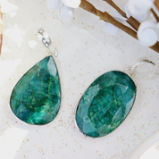 emerald quartz oval gemstone silver pendant