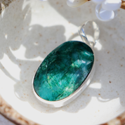 emerald quartz oval gemstone silver pendant