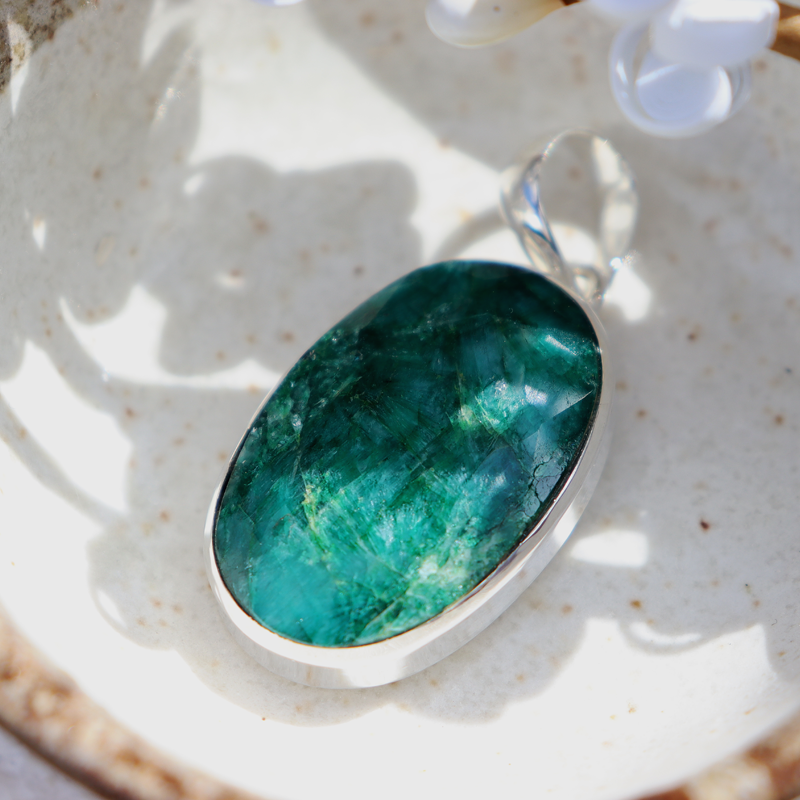 emerald quartz oval gemstone silver pendant