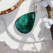 emerald quartz gemstone silver pendant