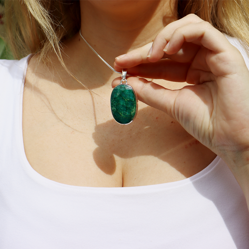 emerald quartz oval gemstone silver pendant