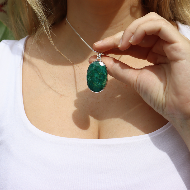 emerald quartz oval gemstone silver pendant