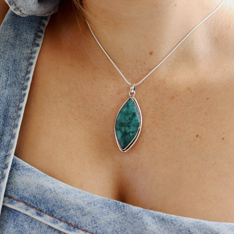emerald quartz sterling silver gemstone pendant