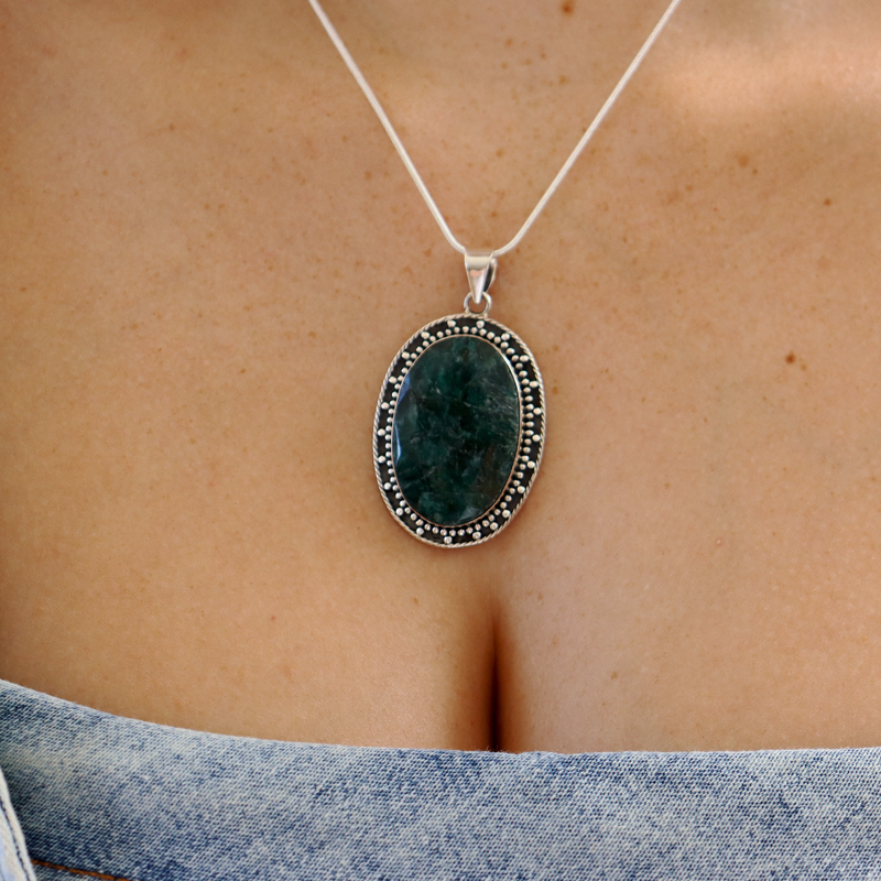 oval emerald quartz sterling silver gemstone pendant