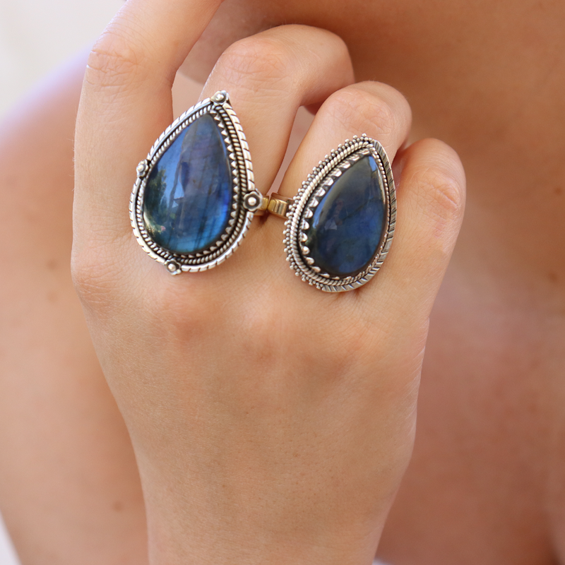 large sterling silver labradorite gemstone ring