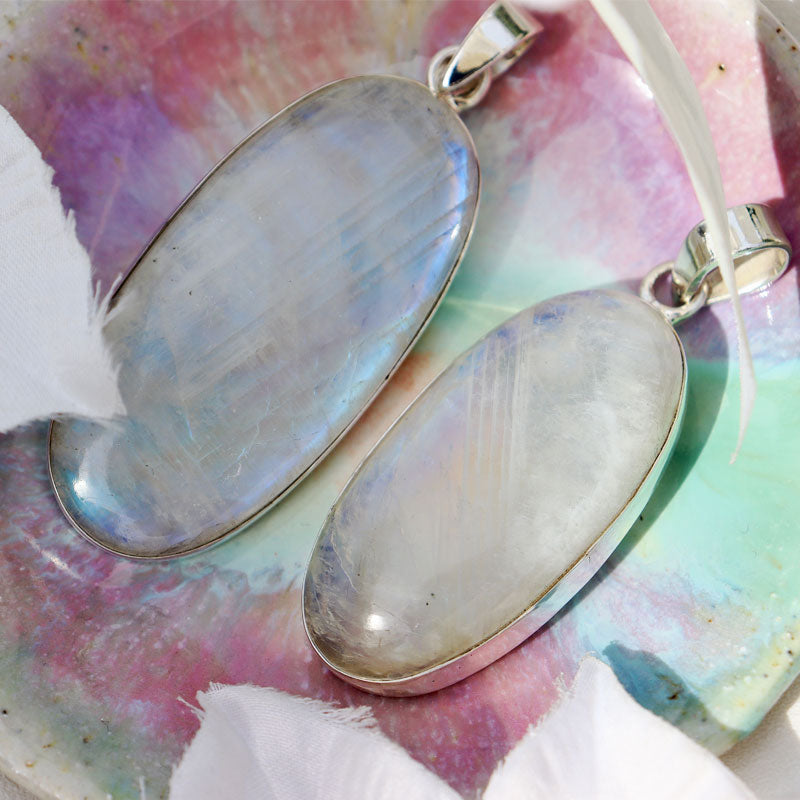large oval moonstone silver gemstone pendant
