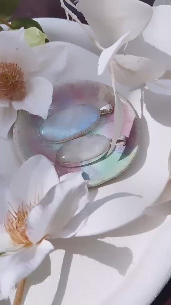oval moonstone silver gemstone pendant