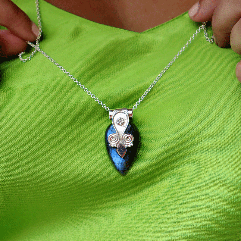 labradorite gemstone silver pendant