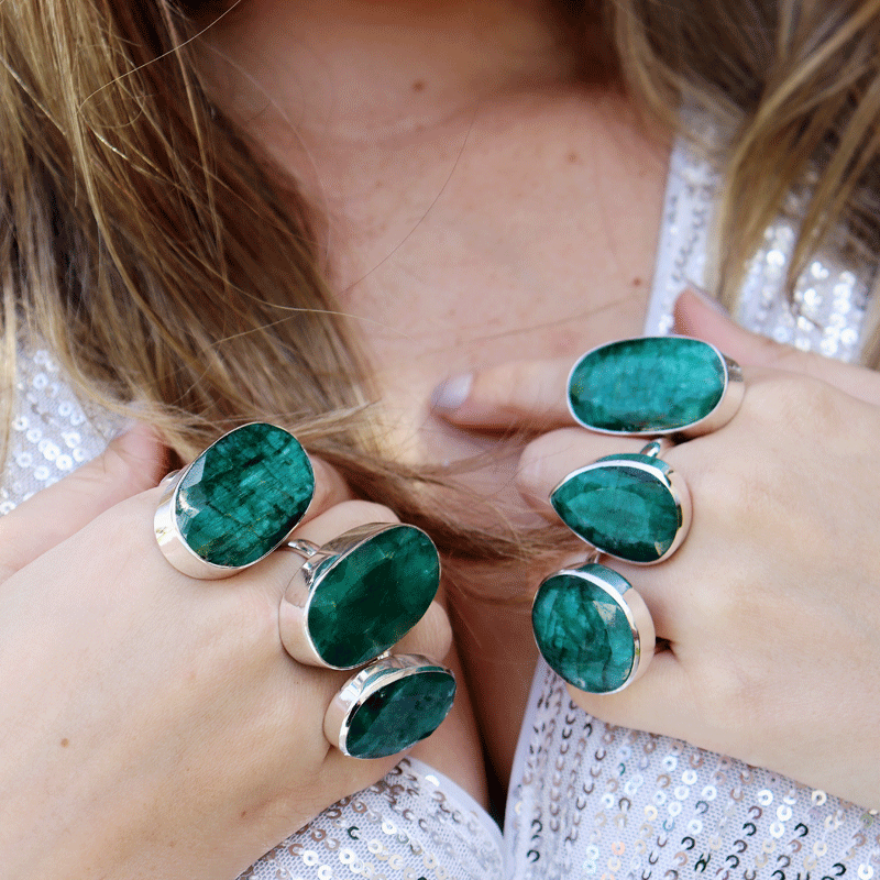 round emerald quartz silver gemstone ring
