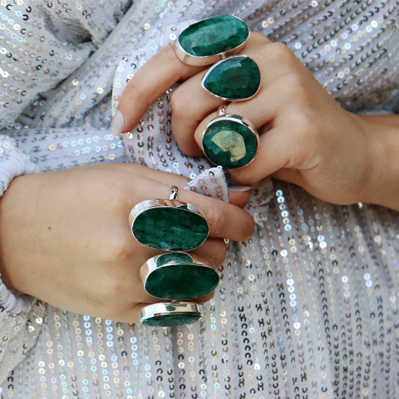 round emerald quartz silver gemstone ring