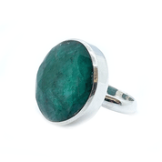 round emerald quartz silver gemstone ring